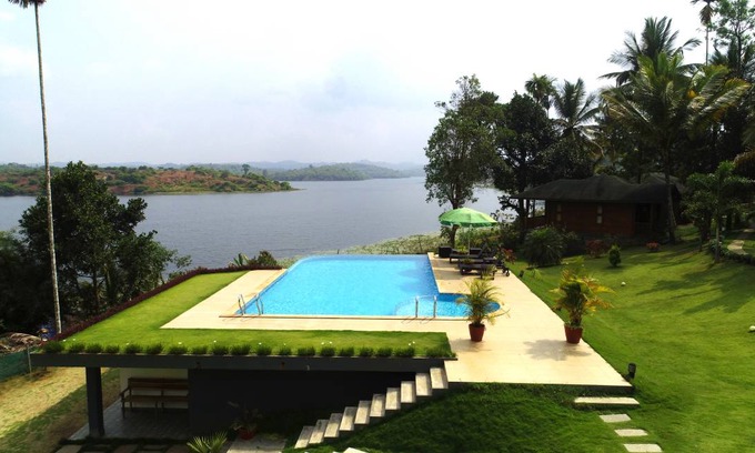 Vazhavatta Cabin | Private room