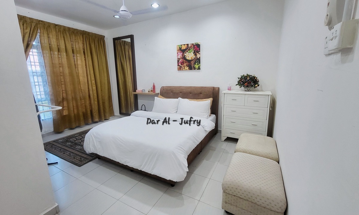 Kampung Bukit Rangin House | Spacious 4-bedroom house with WiFi, AC in welcoming Kuantan
