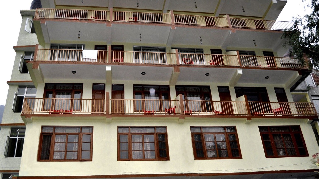 Photo of Buildings in Aleo