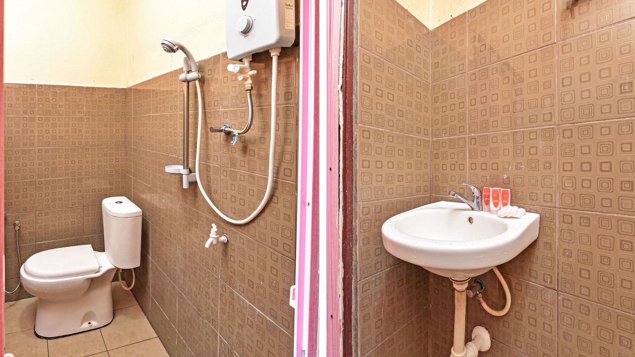 Photo of Bathroom in Kampung Mawar
