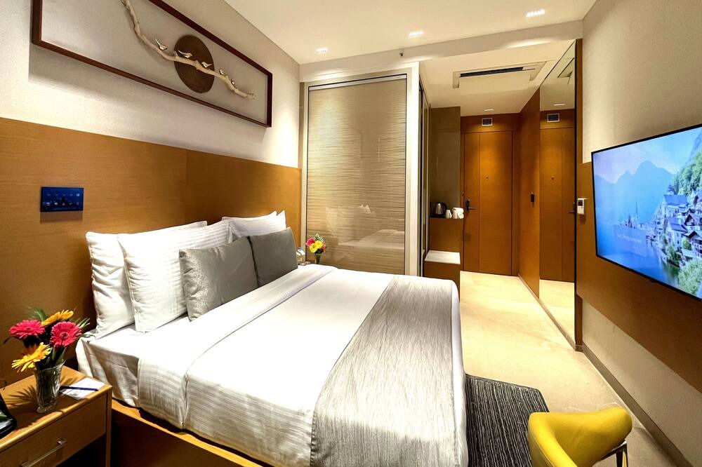 Photo of Bedroom in Alipur