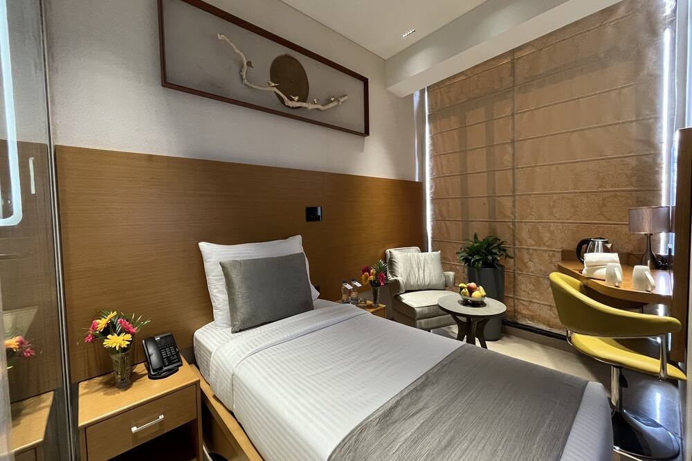 Photo of Bedroom in Alipur