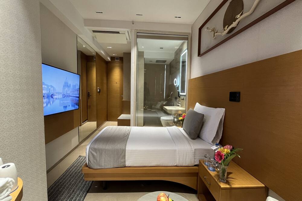 Photo of Bedroom in Alipur