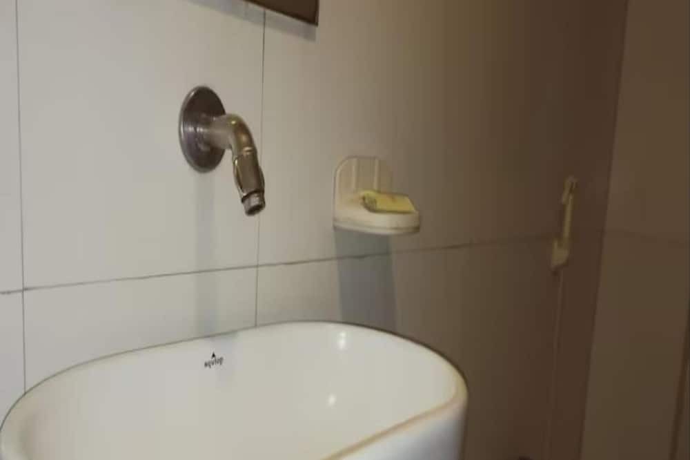 Photo of Bathroom in Airoli