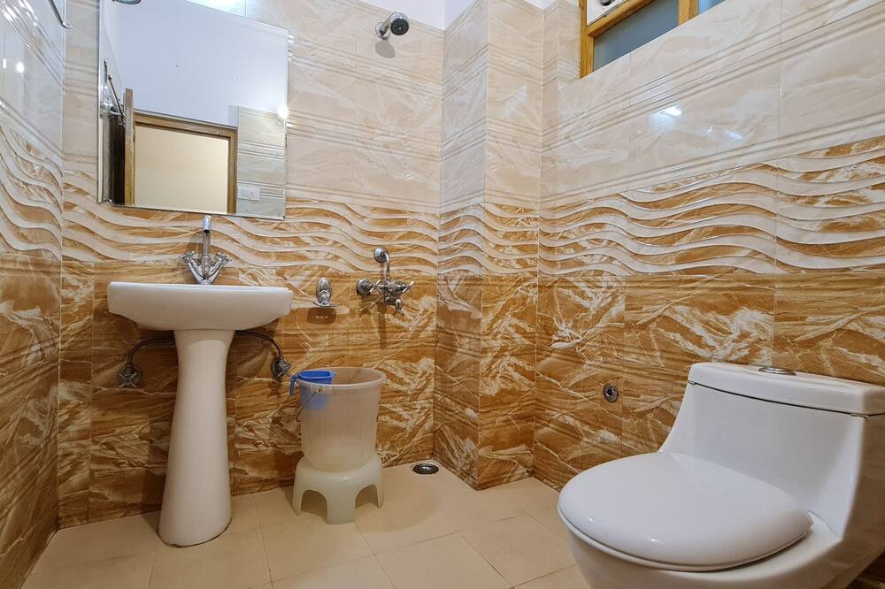 Photo of Bathroom in Jadrangal