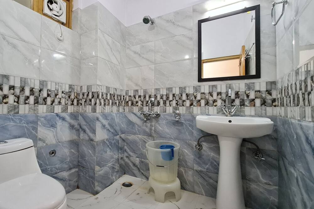 Photo of Bathroom in Jadrangal
