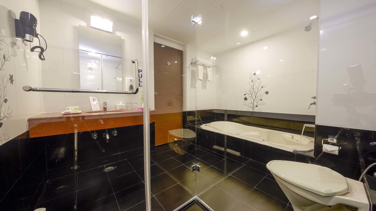 Photo of Bathroom in Arumbakkam