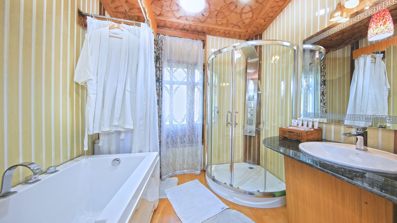 Photo of Bathroom in Dal Lake
