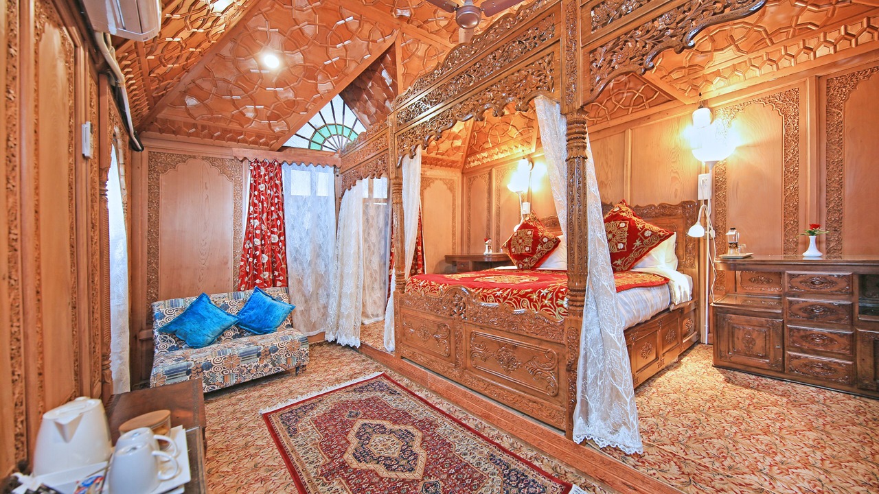 Photo of Bedroom in Dal Lake