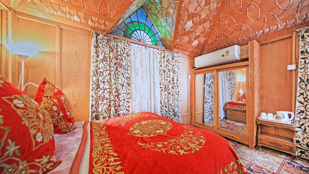 Photo of Bedroom in Dal Lake