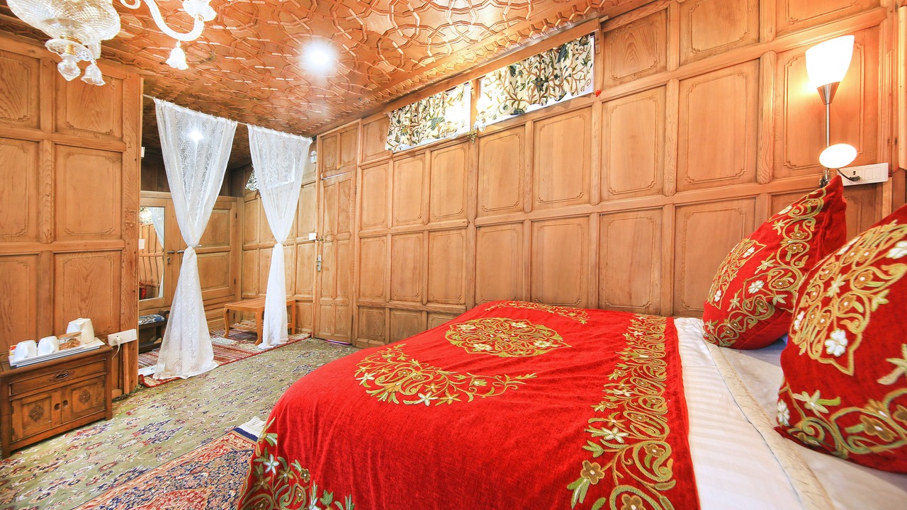 Photo of Bedroom in Dal Lake