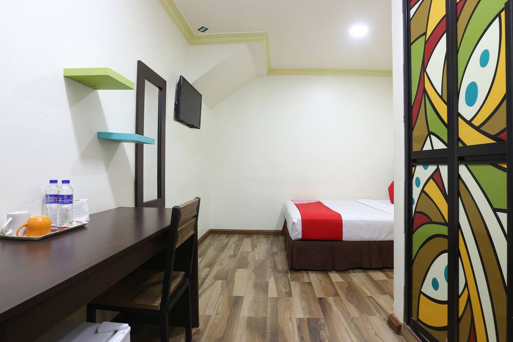Photo of Bedroom in Paka