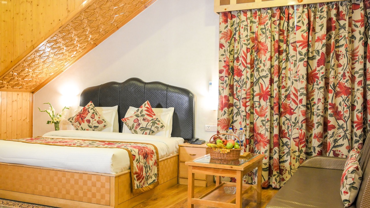 Photo of Bedroom in Dal Lake