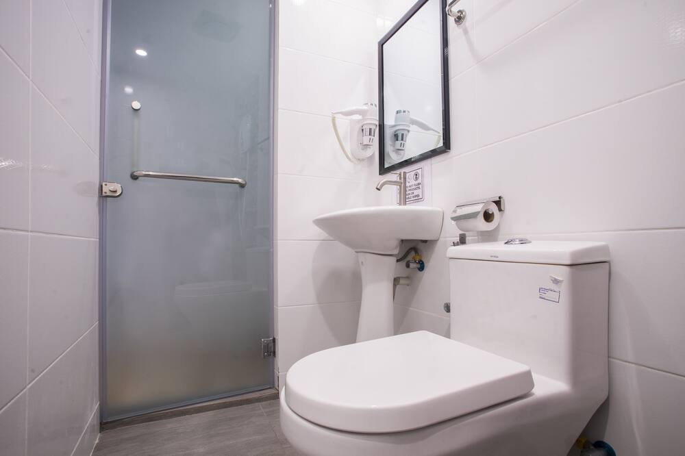 Photo of Bathroom in The Strand