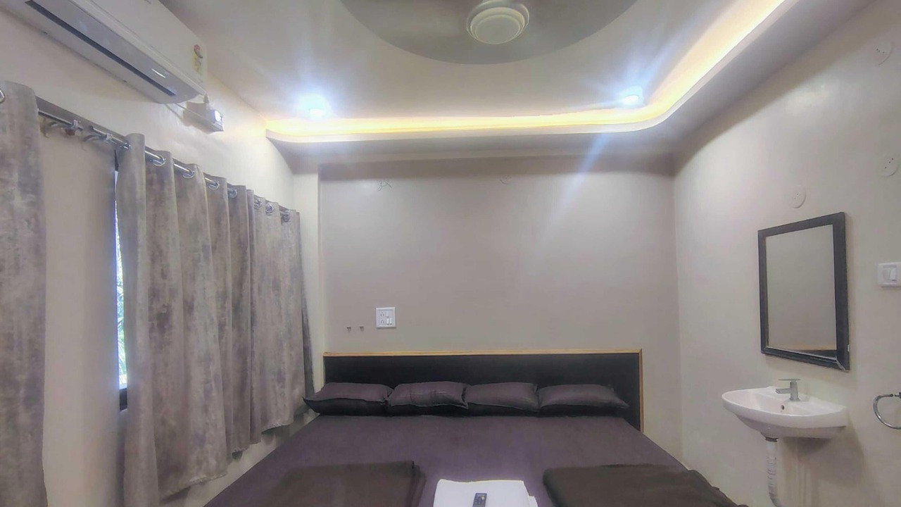 Photo of Bedroom in Kunkeshwar