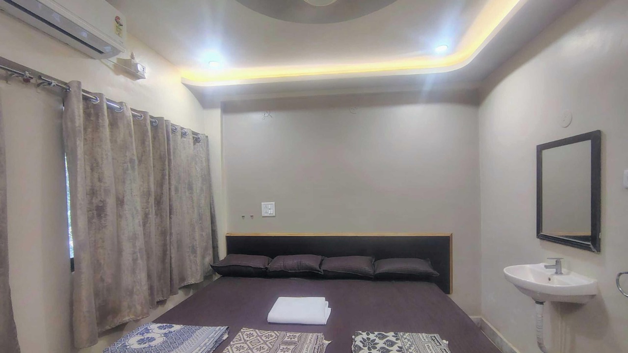 Photo of Bedroom in Kunkeshwar
