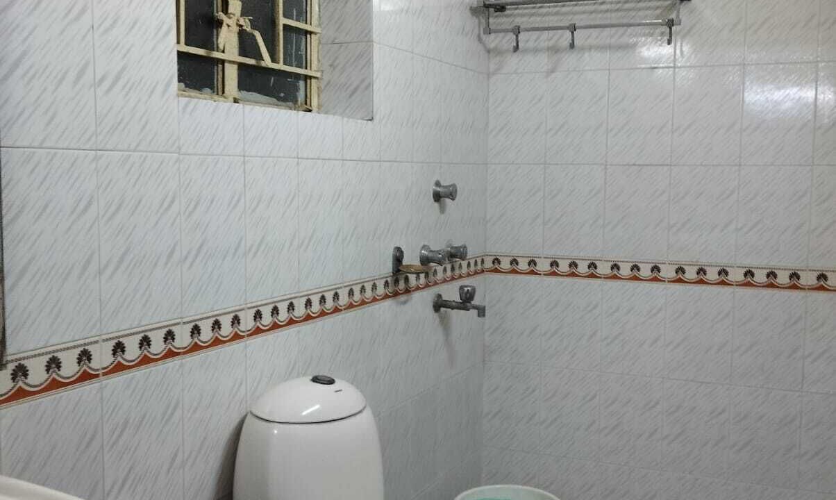 Photo of Bathroom in Chinar Park