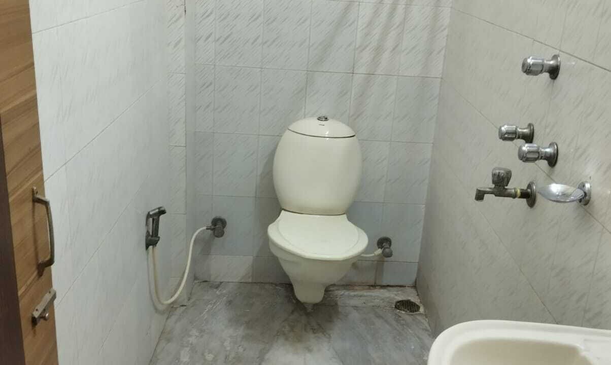 Photo of Bathroom in Chinar Park