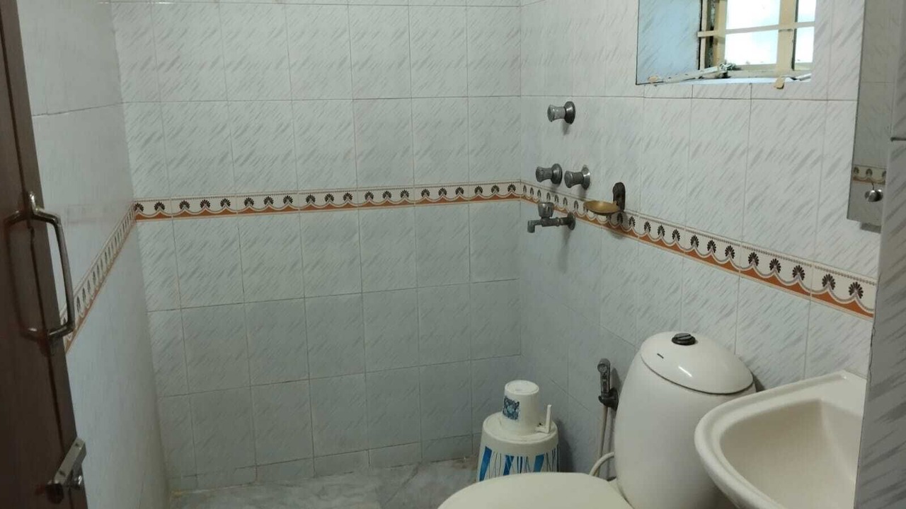 Photo of Bathroom in Chinar Park