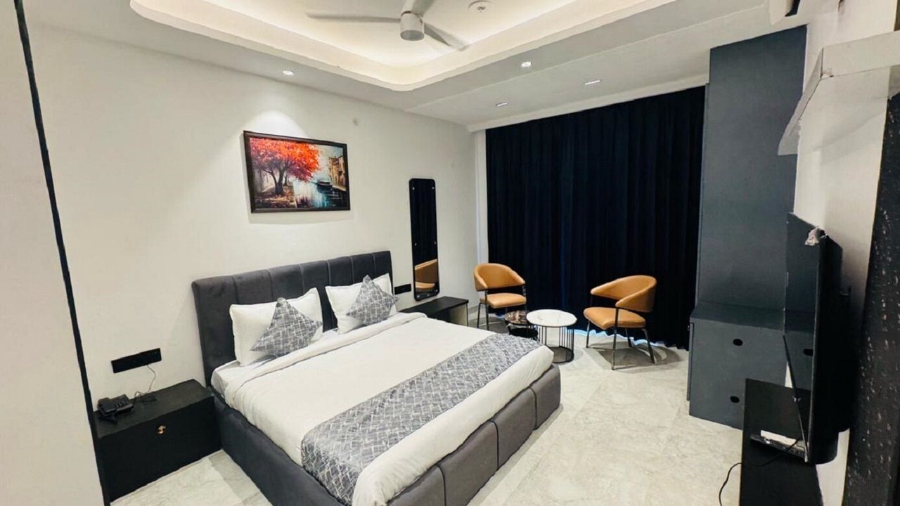 Photo of Bedroom in Sector 51