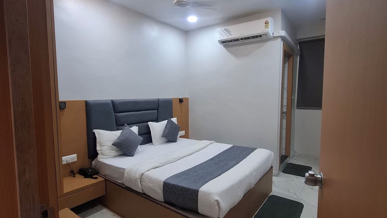 Photo of Bedroom in Navrangpura