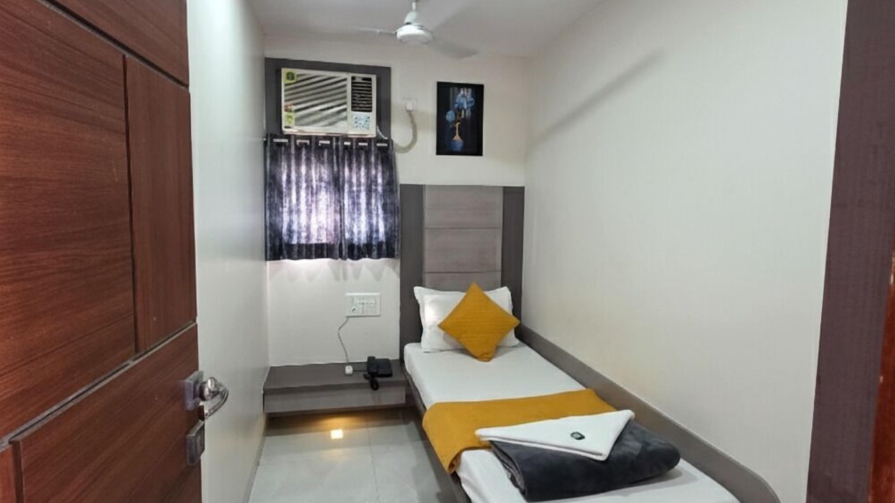 Photo of Bedroom in Kalbadevi