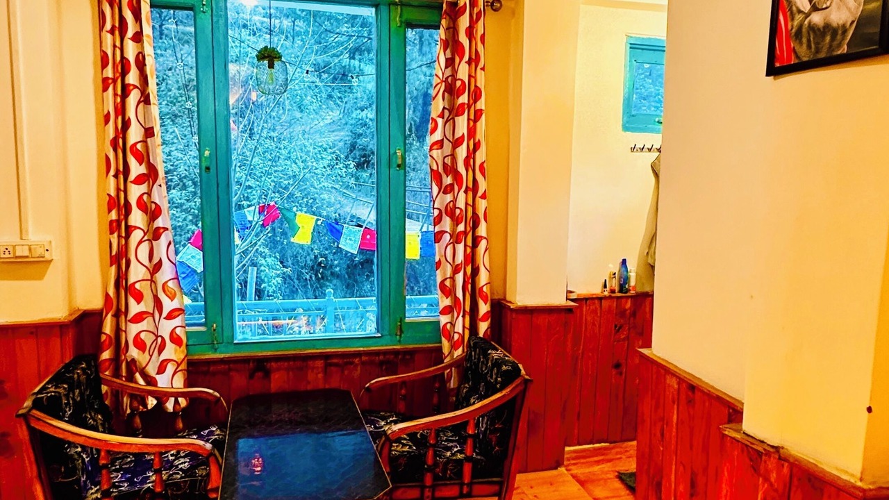 Photo of Bedroom in Jibhi