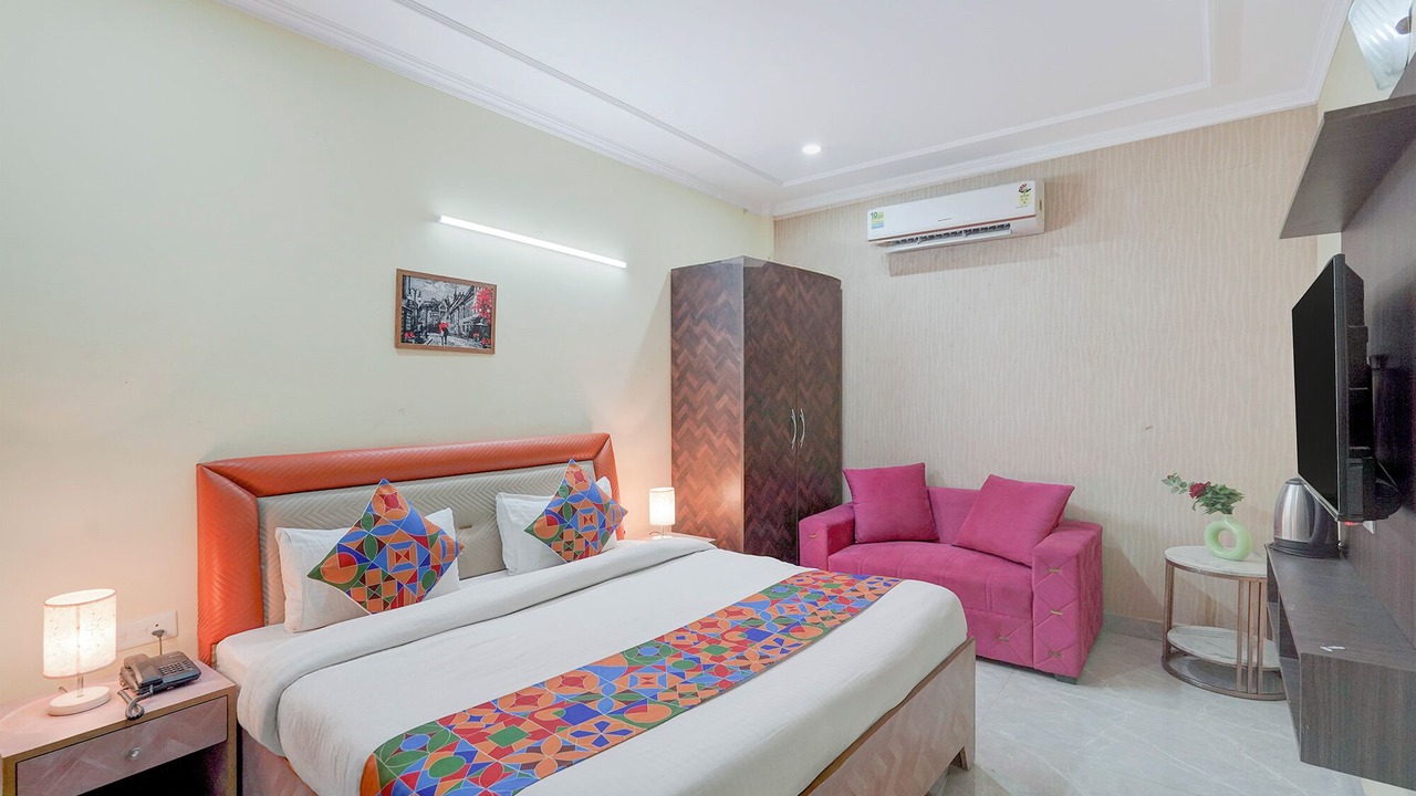 Photo of Bedroom in Sector 70