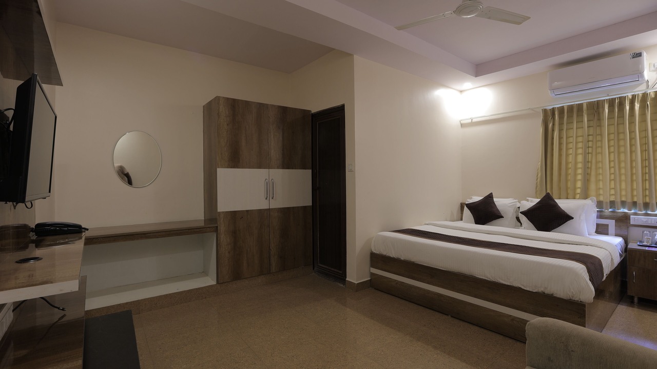 Photo of Bedroom in HBR Layout