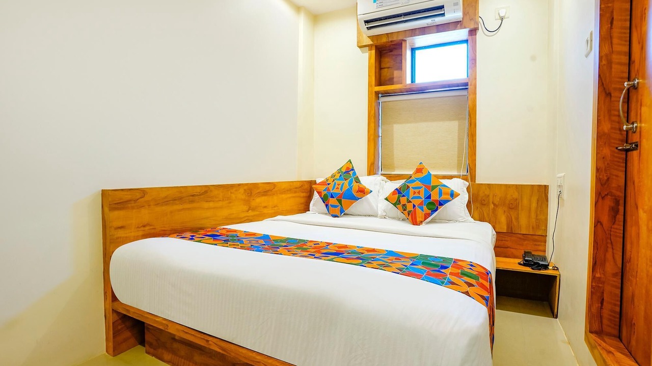 Photo of Bedroom in Prabhadevi