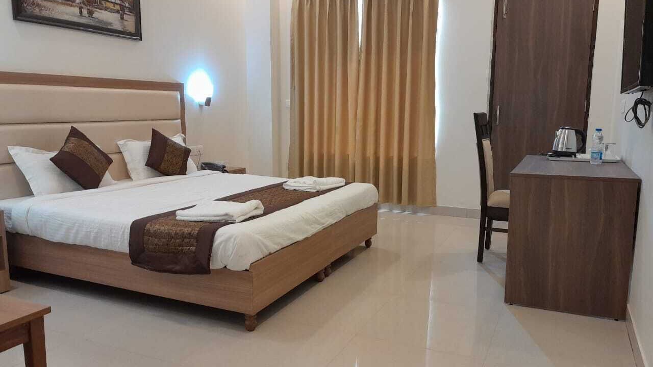 Photo of Bedroom in DLF Phase 5