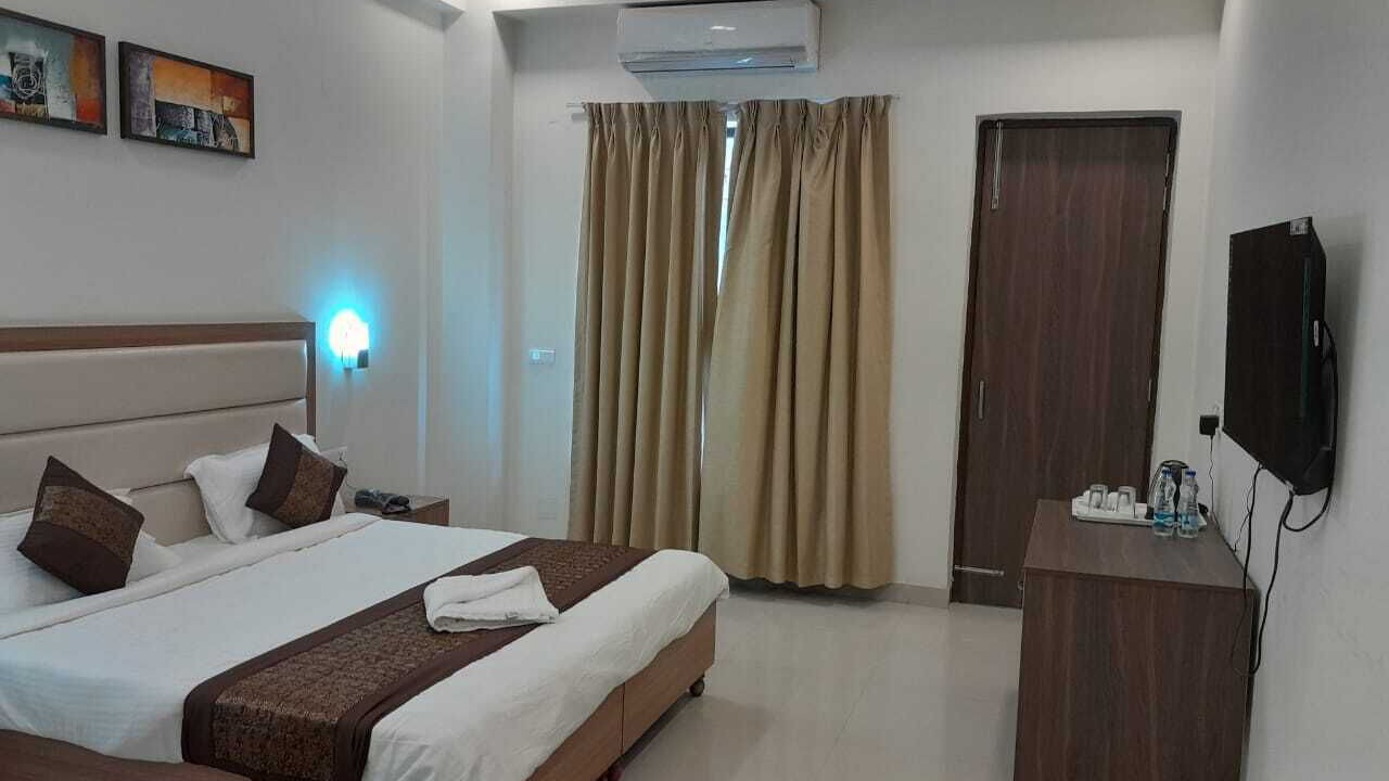 Photo of Bedroom in DLF Phase 5