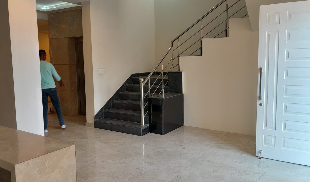 Photo of Others in DLF Phase 5
