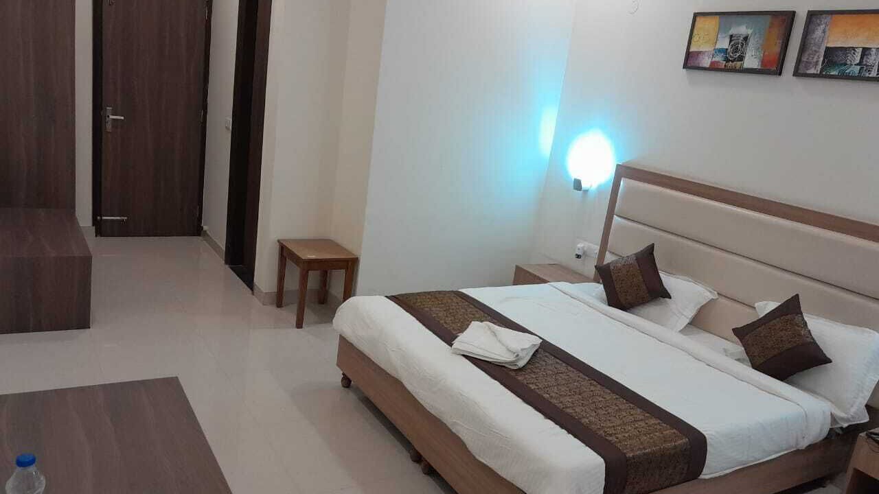 Photo of Bedroom in DLF Phase 5