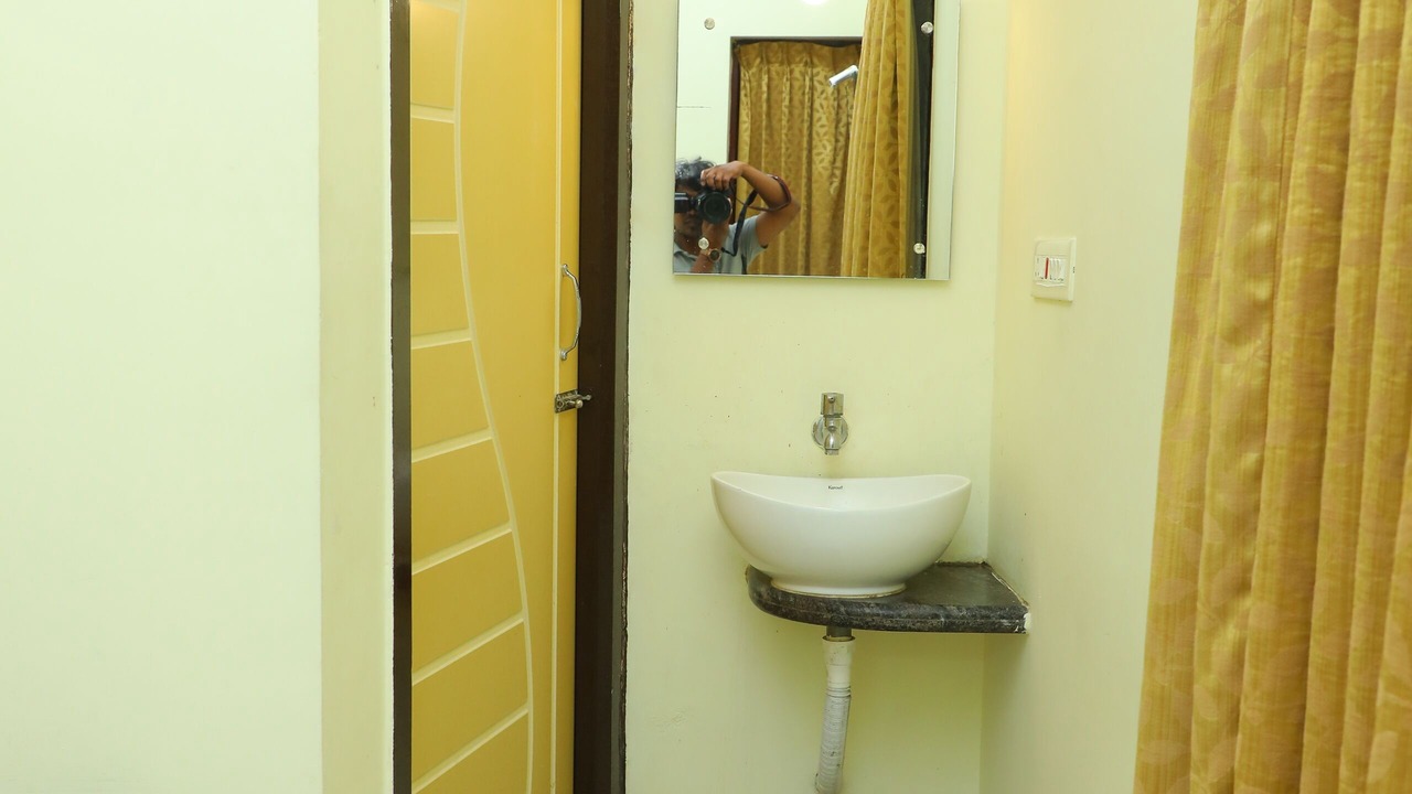Photo of Bedroom in Ganapathichettikulam