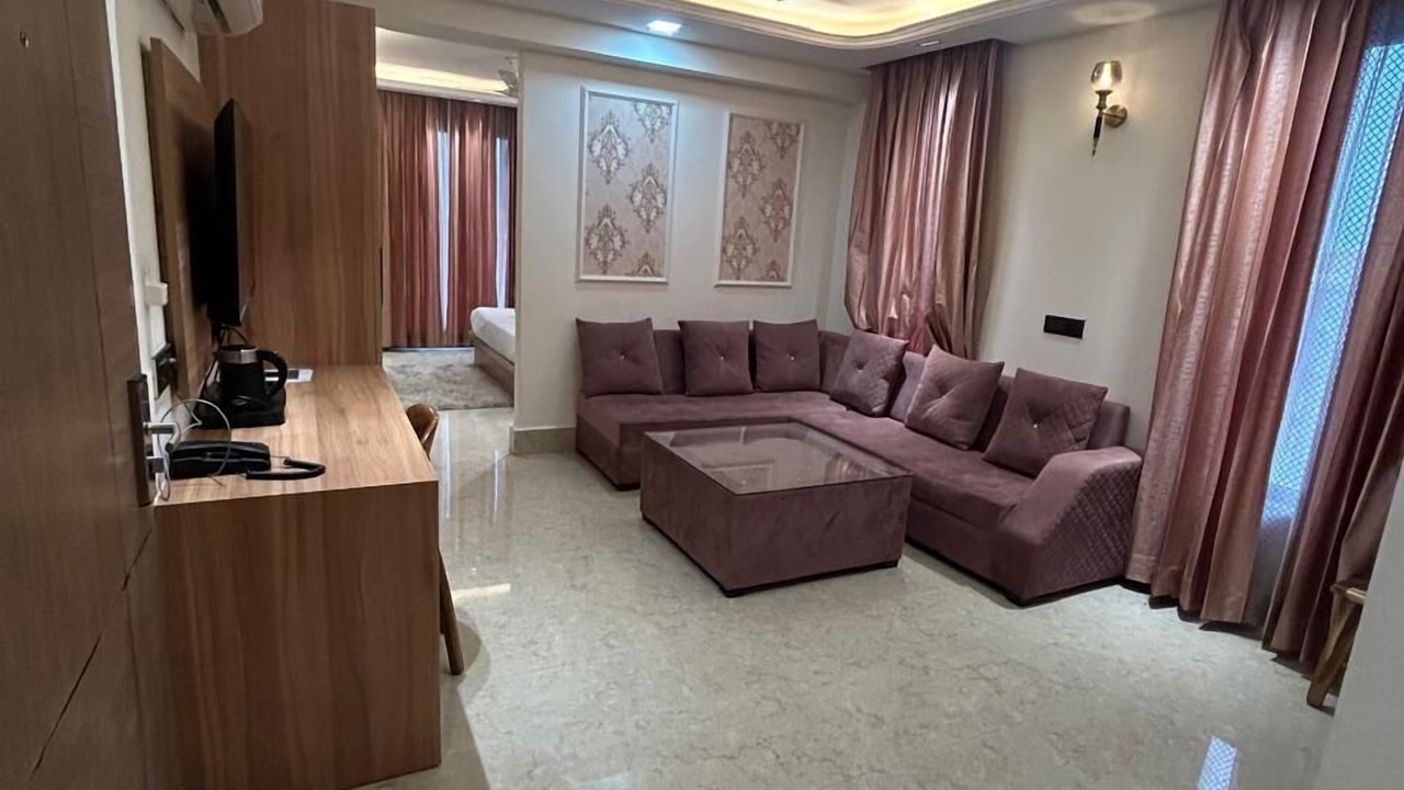 Photo of Bedroom in DLF Phase 5