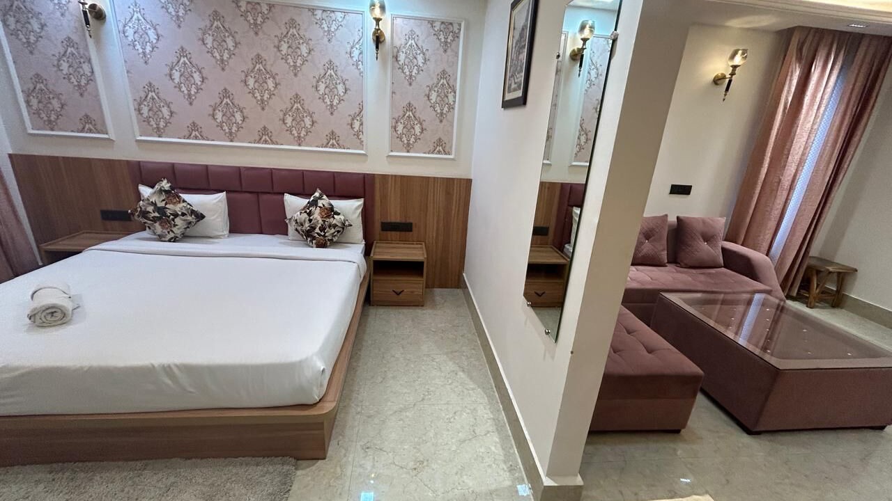 Photo of Bedroom in DLF Phase 5