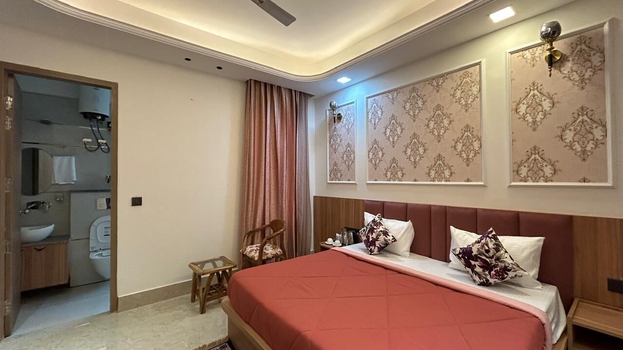 Photo of Bedroom in DLF Phase 5