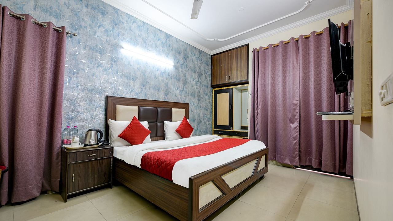 Photo of Bedroom in Mahipalpur