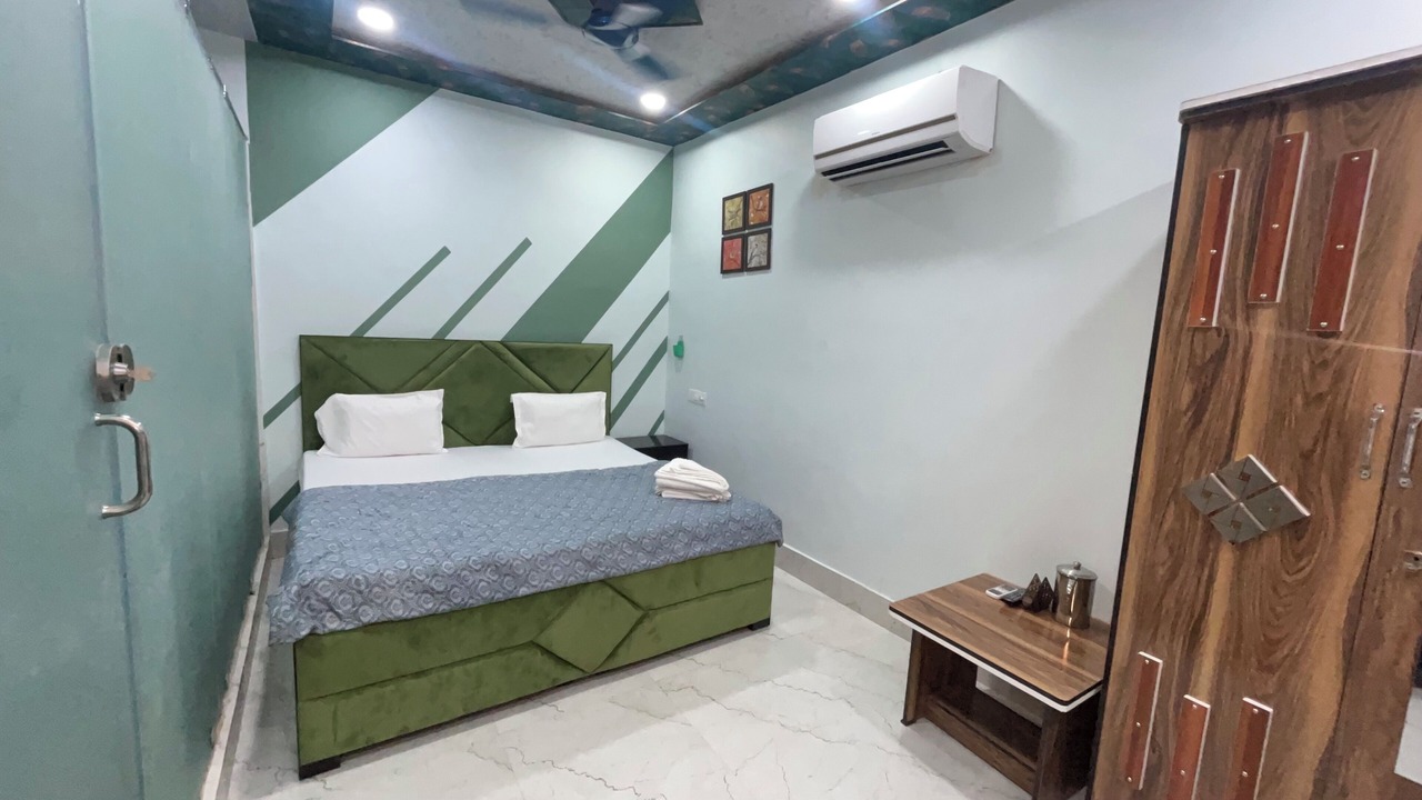 Photo of Bedroom in Taj Ganj