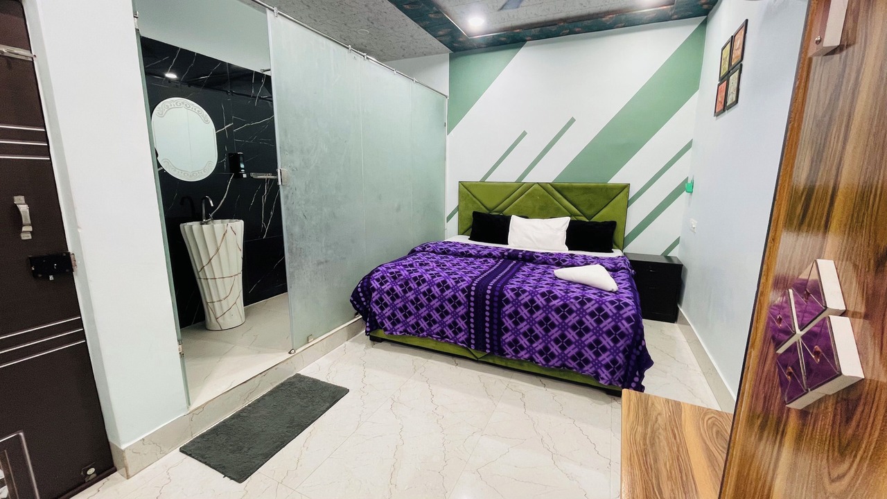 Photo of Bedroom in Taj Ganj