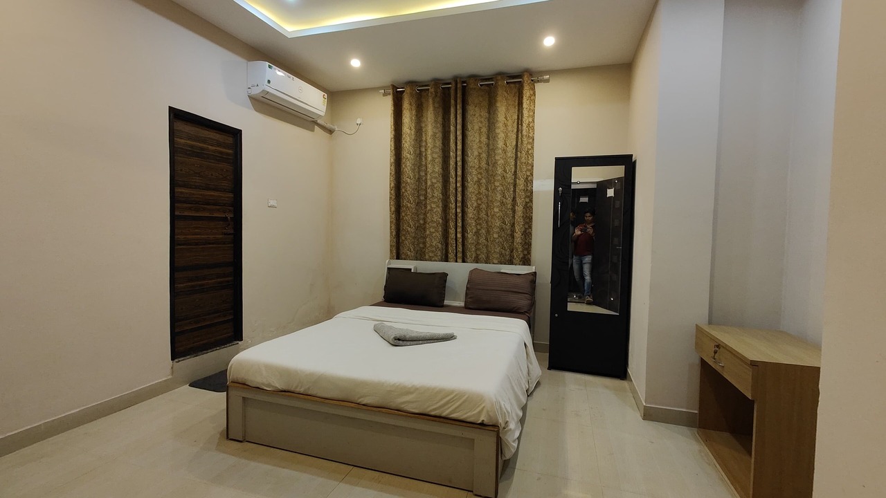 Photo of Bedroom in Sualkuchi