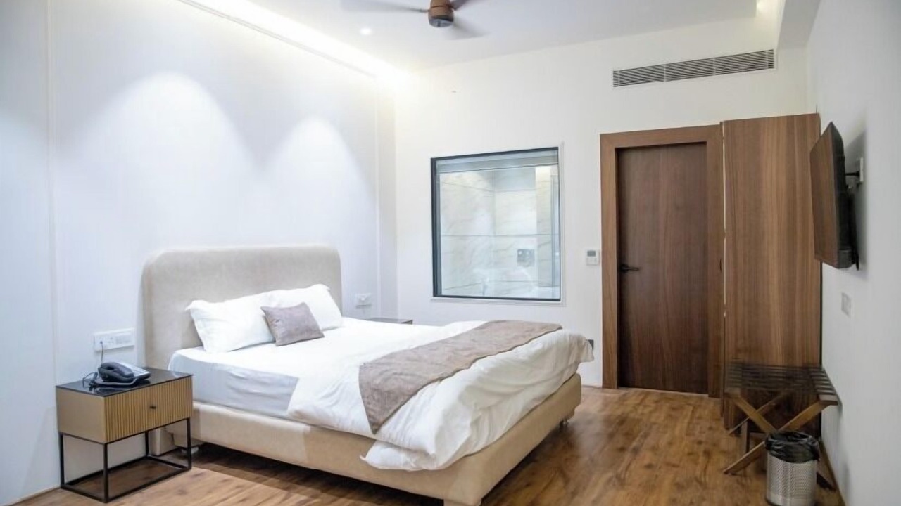 Photo of Bedroom in Alipur
