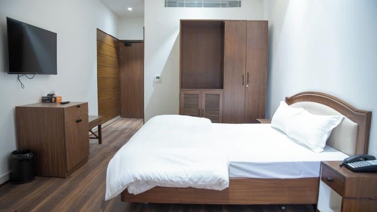 Photo of Bedroom in Alipur