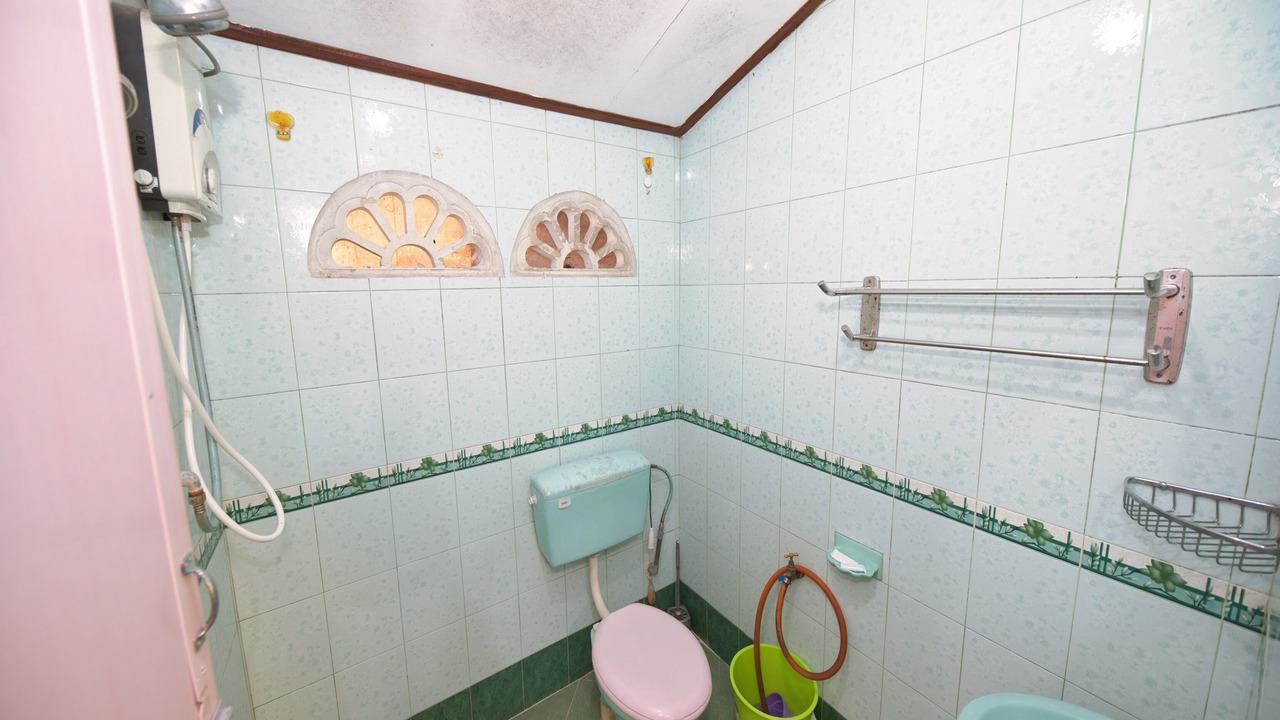 Photo of Bathroom in Kampung Pengkalan Maras