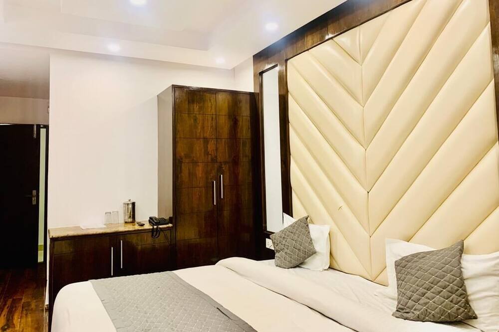 Photo of Bedroom in The Mall Road