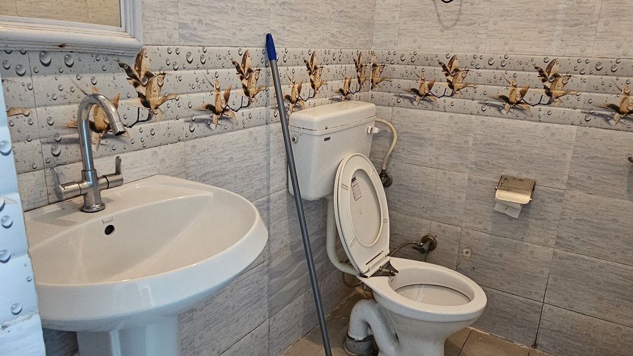 Photo of Bathroom in Bhagsu Nag