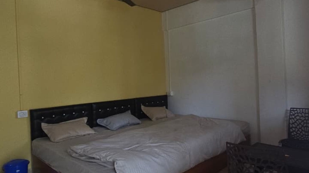 Photo of Bedroom in Nandaprayag