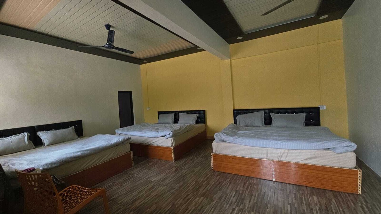 Photo of Bedroom in Nandaprayag