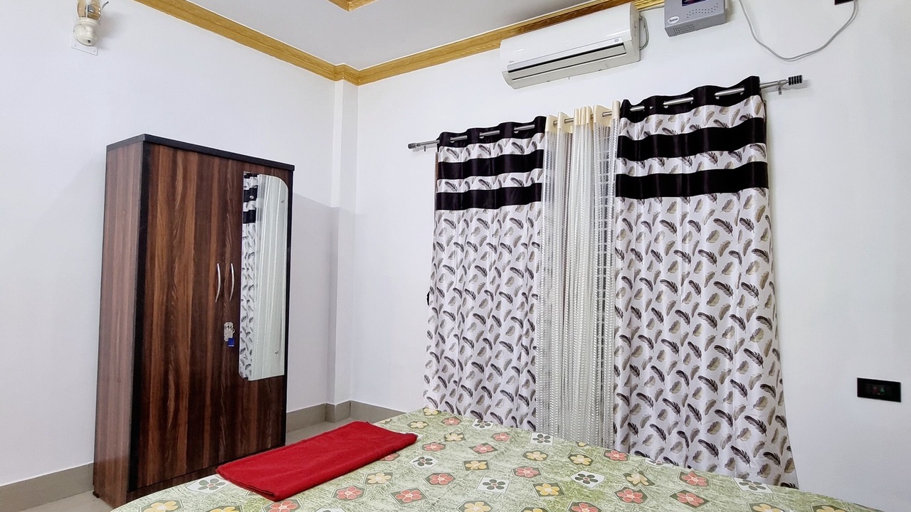 Photo of Bedroom in Sualkuchi